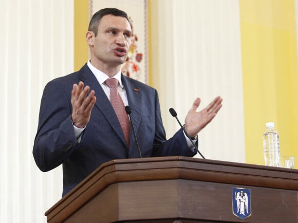 Vitali Klitschko, le nouveau maire de Kiev, prête serment lors de la cérémonie d'investiture à Kiev, le 5 juin 2014.