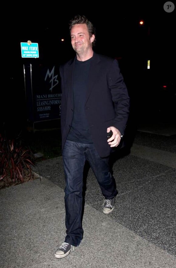 Matthew Perry se rend dans un restaurant de West Hollywood, vendredi 19 février.