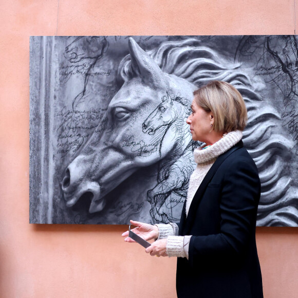 Exclusif -  Béatrice de Reyniès, directrice du Palazzo Vendramin Grimani - Nikos Aliagas participe à l'installation de son exposition de photographies "Regards Vénitiens" au Palazzo Vendramin Grimani de la fondation dell'Albero d'Oro le 2 février 2023. L'exposition sera visible du 4 février au 2 avril 2023. © Dominique Jacovides / Bestimage 