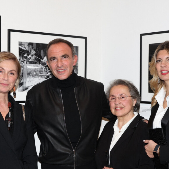 Exclusif - Thomas Sotto, Béatrice de Reyniès, Nikos Aliagas, sa mère Harula Aliagas et sa femme Tina Grigoriou - Vernissage de l'exposition "Regards Vénitiens" de l'artiste photographe Nikos Aliagas au Palazzo Vendramin Grimani. Venise, le 3 Février 2023. © Dominique Jacovides / Bestimage