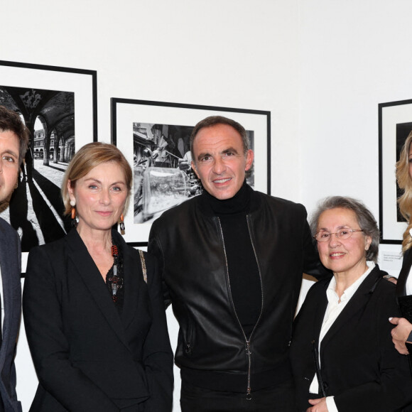 Exclusif - Thomas Sotto, Béatrice de Reyniès, Nikos Aliagas, sa mère Harula Aliagas et sa femme Tina Grigoriou - Vernissage de l'exposition "Regards Vénitiens" de l'artiste photographe Nikos Aliagas au Palazzo Vendramin Grimani. Venise, le 3 Février 2023. © Dominique Jacovides / Bestimage