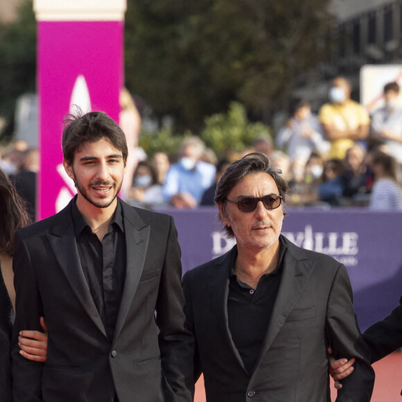 Ben Attal, Yvan Attal et Charlotte Gainsbourg ( présidente du jury) - Première du film "Les choses humaines" lors de la 47éme édition du Festival du Cinéma Américain de Deauville le 11 septembre 2021. © Olivier Borde / Bestimage