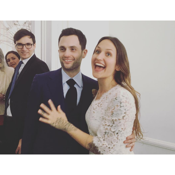 Penn Badgley et Domino Kirke le jour de leur mariage à New York, lundi 27 février 2017