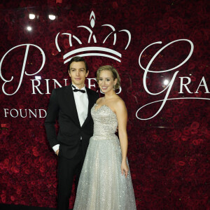 Ian Mellencamp sa compagne Jazmin Grace Grimaldi au photocall de la soirée Princess Grace Awards 2019 à l'hôtel Plaza de New York le 25 novembre 2019. 
