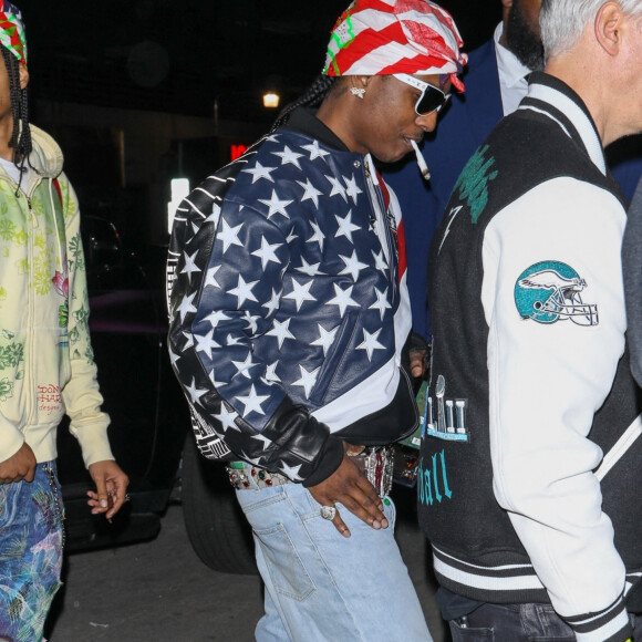 Rihanna : sa deuxième apparition enceinte super lookée.
ASAP Rocky quitte la finale du Super Bowl 57 à Glendale le 12 février 2023.