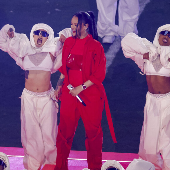 Rihanna : sa deuxième apparition enceinte super lookée.
Rihanna sur scène à la mi-temps du Super Bowl 2023 à Glendale, le 12 février 2023. © Charles Baus/CSM via Zuma Press/Bestimage