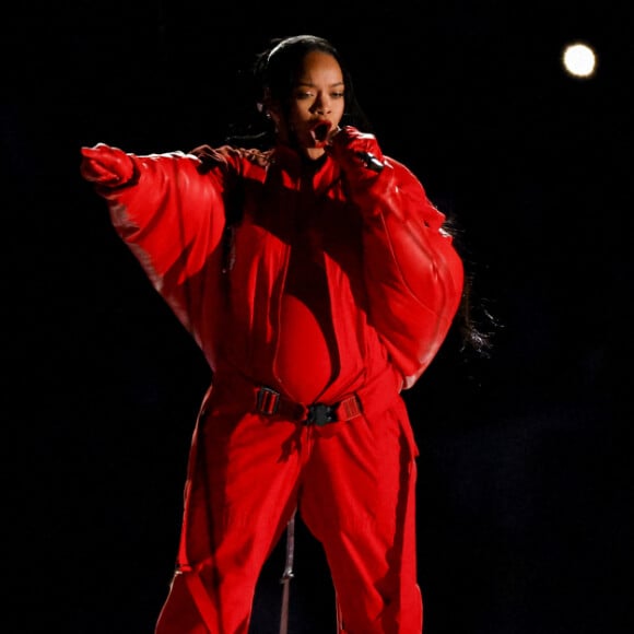 Rihanna : sa deuxième apparition enceinte super lookée.
Rihanna sur scène à la mi-temps du Super Bowl 2023 à Glendale, le 12 février 2023. © Charles Baus/CSM via Zuma Press/Bestimage