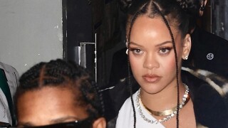 Rihanna enceinte : nouvelle sortie remarquée en fourrure, son joli ventre rond bien exposé
