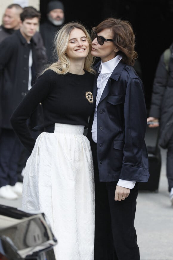Inès de La Fressange et sa fille Violette Marie d'Urso - People à la sortie du défilé Chanel collection prêt-à-porter Automne/Hiver 2020-2021 lors de la Fashion Week à Paris le 3 mars 2020. 