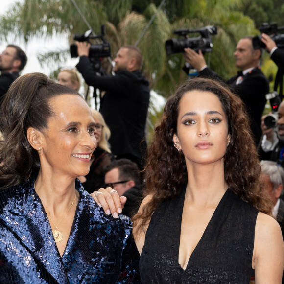 Les deux jeunes femmes sont amies depuis leur adolescence et les sentiments semblent toujours aussi forts entre elle. 
Karine Silla et sa fille Iman Perez - Montée des marches du film " Les Amandiers " lors du 75ème Festival International du Film de Cannes. Le 22 mai 2022 © Olivier Borde / Bestimage