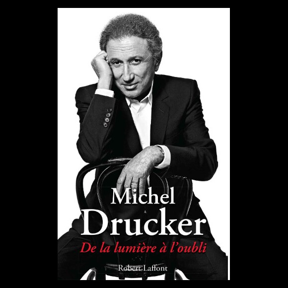 Son père n'a jamais totalement accepté cette absence.
"De la lumière à l'oubli", de Michel Drucker.
