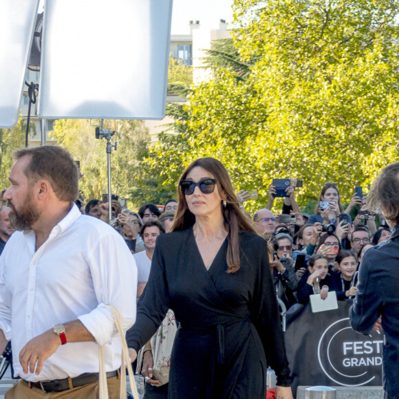 Ils avaient passé du temps ensuite ensemble. 
Monica Bellucci - Tim Burton lors du tournage du remake du premier film "La sortie des usines Lumière" à l'Institut Lumière à Lyon, à l'occasion de la 14è Edition du "Lumière Film Festival". Le 22 octobre 2022 © Sandrine Thesillat / Panoramic / Bestimage 