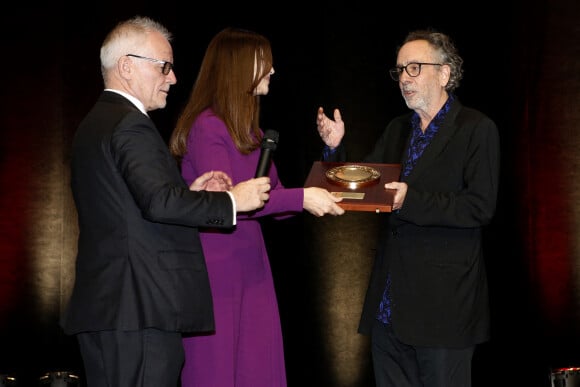 Thierry Fremaux, Monica Bellucci - Tim Burton a reçu le prix Lumière 2022 lors de la 14ème Edition du festival du cinéma Lumière Film Festival à Lyon. Le 21 octobre 2022 © Pascal Fayolle / Bestimage 