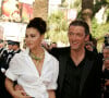 Les deux amoureux s'étaient croisés à Cannes en 2006. A l'époque, Monica Bellucci était en couple avec Vincent Cassel, le père de ses deux filles (Deva, 18 ans et Léonie, 12 ans). 
Monica Bellucci et son mari Vincent Cassel - Marches du film ''Les Indigènes''lors du Festival de Cannes, le 25 mai 2006. 