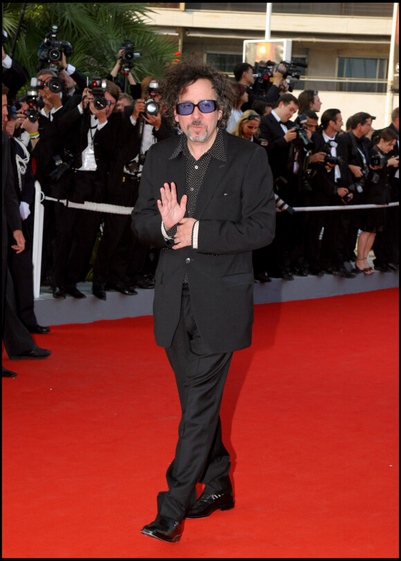 Tim Burton - Montée des Marches de la cérémonie d'ouverture du 59ème Festival du film de Cannes 2006.