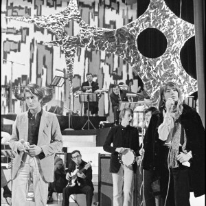 Jacques Dutronc et Françoise Hardy sur un plateau de télévision en 1967.