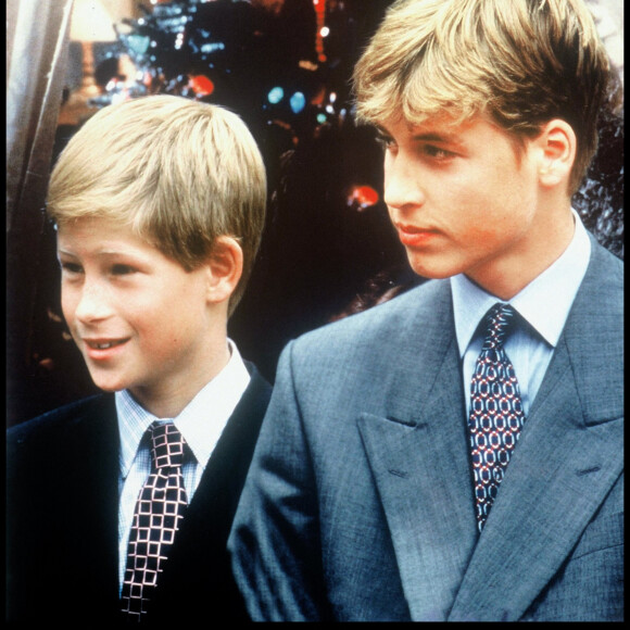Une torture pour William, particulièrement après son entrée à Eaton. 
Le prince William et le prince Harry en 1997.