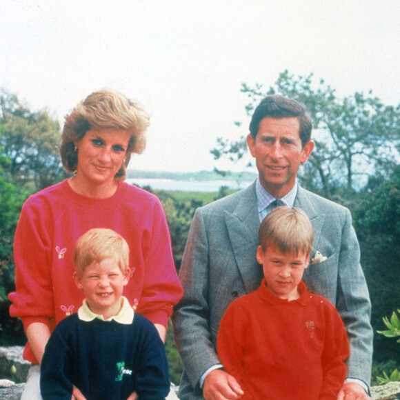 Le prince Charles, Lady Diana, le prince William et le prince Harry en Sicile en 1989.