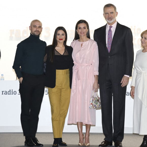 Mais un détail très rare pour Felipe, très classique habituellement. 
Le roi Felipe VI et la reine Letizia d'Espagne, inaugurent la 42ème Foire Internationale d'Art Contemporain-ARCO à Madrid, le 23 février 2023. 