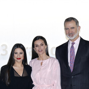 Et pour une fois, le prince Felipe était accordée à elle avec sa chemise et sa cravate roses et violettes.
Le roi Felipe VI et la reine Letizia d'Espagne, inaugurent la 42ème Foire Internationale d'Art Contemporain-ARCO à Madrid, le 23 février 2023. 
