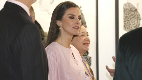 Letizia d'Espagne angélique en rose : la reine rayonne, son mari Felipe VI copie le look du prince William !