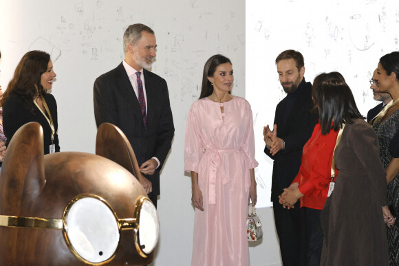 En tout cas, après 19 ans de mariage, ils sont toujours aussi complices ! 
Le roi Felipe VI et la reine Letizia d'Espagne, inaugurent la 42ème Foire Internationale d'Art Contemporain-ARCO à Madrid, le 23 février 2023. 