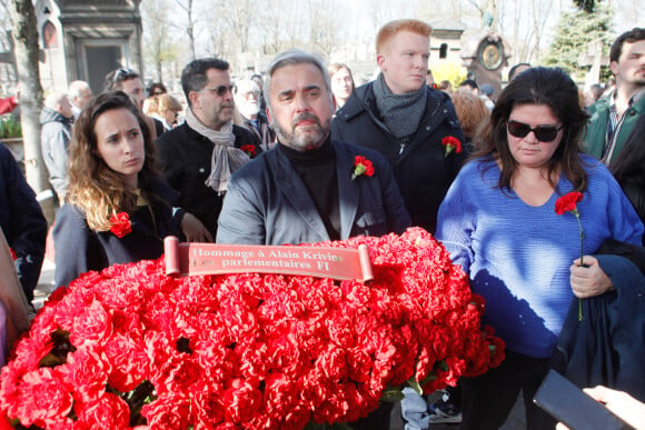 Leur relation est basée sur le respect.
Clémence Guetté, Jean-Luc Mélenchon, Alexis Corbière et sa femme Raquel Garrido, Adrien Quatennens - Arrivées aux obsèques de Alain Krivine au Crématorium du cimetière du Père Lachaise à Paris. Le 21 mars 2022 