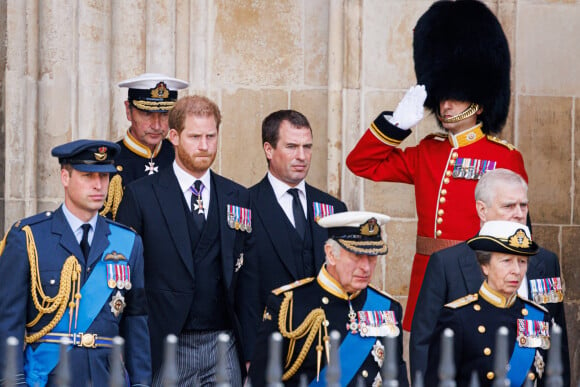 Le prince William, prince de Galles, Timothy Laurence, Le prince Harry, duc de Sussex, Peter Phillips, Le prince Andrew, duc d'York, Le roi Charles III d'Angleterre, le prince Edward, comte de Wessex et La princesse Anne - Funérailles d'Etat de la reine Elizabeth II d'Angleterre, à Londres, Royaume Uni, le 19 septembnre 2022. 