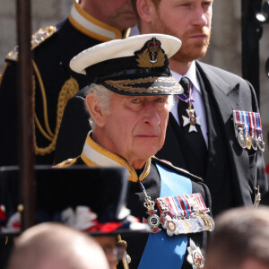 Le Roi Charles s'est attaqué à son frère, le prince Andrew, à qui il va retirer sa rente de 250 000 livres.
Le roi Charles III d'Angleterre, le prince Harry, duc de Sussex - Sorties du service funéraire à l'Abbaye de Westminster pour les funérailles d'Etat de la reine Elizabeth II d'Angleterre.