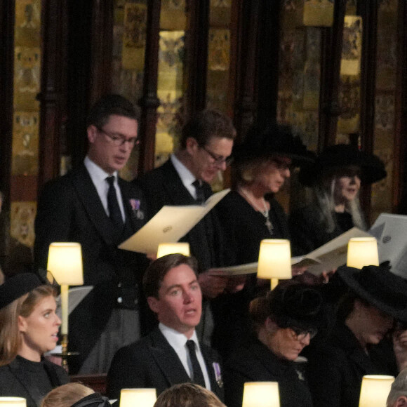 Le comte de St Andrews, la comtesse de St Andrews, Lady Davina Windsor, Senna Kowhai, Thomas Kingston, Lady Gabriella Kingston et Lady Rose Gilman, le roi Charles III d'Angleterre, Camilla Parker Bowles, reine consort d'Angleterre, la princesse Anne, Timothy Laurence, le prince Andrew, duc d'York, La princesse Beatrice d'York et son mari Edoardo Mapelli Mozzi, Sarah Ferguson, duchesse d'York, Le prince Edward, comte de Wessex, Sophie Rhys-Jones, comtesse de Wessex, Louise Mountbatten-Windsor (Lady Louise Windsor) et James Mountbatten-Windsor - Cérémonie funèbre en la Chapelle Saint-Georges pour les funérailles d'Etat de la reine Elizabeth II d'Angleterre à Windsor, Royaume Uni, le 19 septembre 2022. © Jonathan Brady/PA/Bestimage 