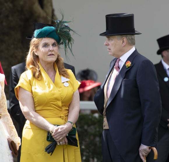 Pourtant, son ex-femme Sarah Ferguson lui a proposé de venir vivre avec elle.
Sarah Ferguson, le prince Andrew, duc d'York - La famille royale d'Angleterre assiste aux courses de chevaux à Ascot le 21 juin 2019. 