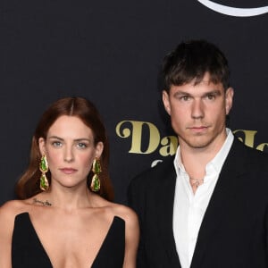 Elle a également pris la pose avec son mari Ben Smith-Petersen, père de son premier enfant.
Riley Keough et Ben Smith-Petersen à la première de la série "Daisy Jones & The Six" à Los Angeles, le 23 février 2023.