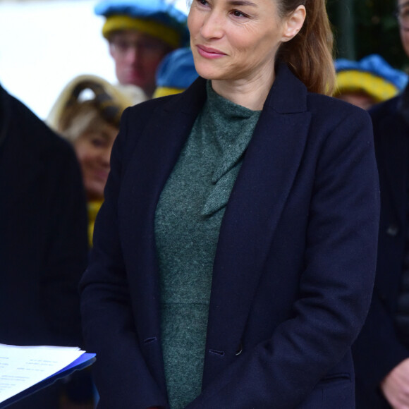 Vanessa Demouy - La confrérie de Belnus a procédé à l'intronisation des invités du Comité des fêtes de Beaune et du Pays beaunois, V. Demouy, D. Fernandez et P. Verdier après une messe en la basilique de Beaune. Sont ensuite venus les présidents de la vente des vins lors de la 157ème vente aux enchères des vins des Hospices de Beaune à Beaune, France, le 19 novembre 2017. La récolte 2017 permet aux Hospices de proposer à la vente 787 pièces, dont 157 pièces de vin blanc et 630 pièces de vin rouge. Ces 787 pièces sont réparties en 50 Cuvées, 33 de vin rouge et 17 de vin blanc, soigneusement élaborées par les Hospices. Ces Cuvées sont le résultat d'un assemblage harmonieux de différents climats, ce qui contribue à créer l'originalité des vins du domaine viticole des Hospices de Beaune. Chaque Cuvée porte le nom d'un bienfaiteur des Hospices ou du donateur historique de la vigne. © Giancarlo Gorassini/Bestimage