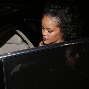 Rihanna et ASAP Rocky arrivent à 2 heures du matin au Restaurant Langosteria à Milan, Italie, le 24 Février 2023. 