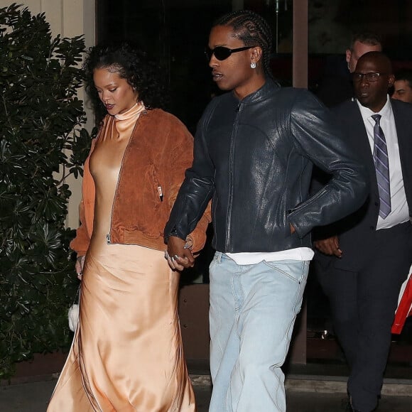 Rihanna et ASAP Rocky arrivent à 2 heures du matin au Restaurant Langosteria à Milan, Italie, le 24 Février 2023. 