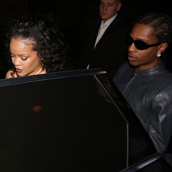 Rihanna et ASAP Rocky arrivent à 2 heures du matin au Restaurant Langosteria à Milan, Italie, le 24 Février 2023. 