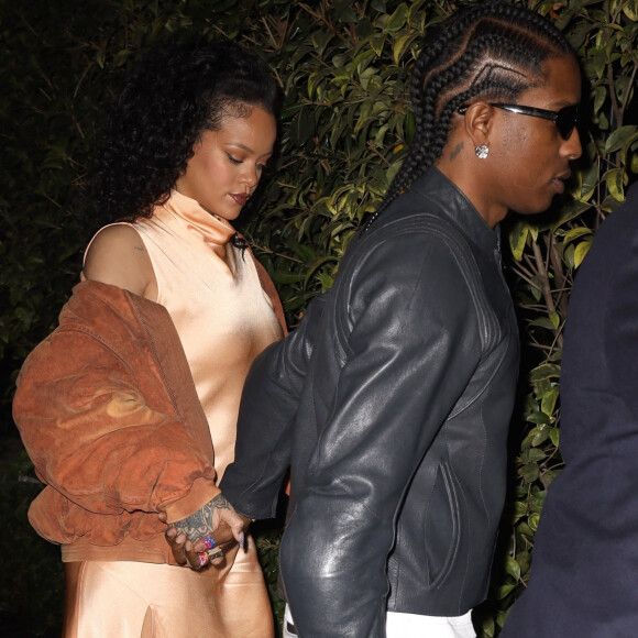 Rihanna et ASAP Rocky de sortie lors de vacances en Italie.
Rihanna et ASAP Rocky arrivent à 2 heures du matin au Restaurant Langosteria à Milan, Italie, le 24 Février 2023. 