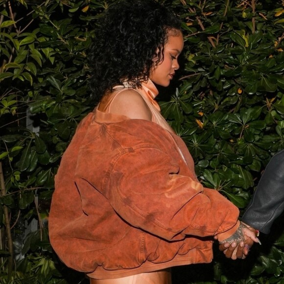Rihanna et ASAP Rocky arrivent à 2 heures du matin au Restaurant Langosteria à Milan, Italie, le 24 Février 2023. 