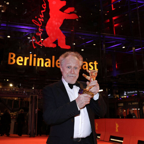 Nicolas Philibert, - Palmarès du 73ème festival international du Film (Berlinale) à Berlin, le 25 février 2023. Parmi les personnalités primées, par le jury présidé par K.Stewart, figurent les Français, N.Philibert avec son documentaire "Sur l’Adamant" (Ours d'Or) et P.Garrel qui remporte l’Ours d’Argent du meilleur réalisateur pour "Le Grand Chariot". © Imago / Panoramic / Bestimage  