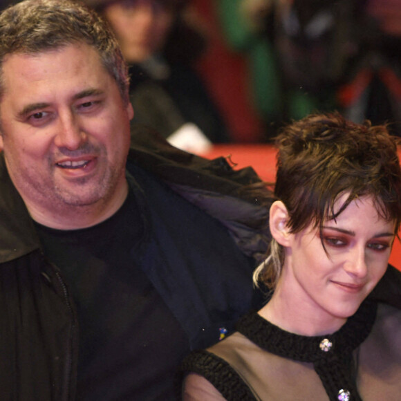 Radu Jude, Kristen Stewart, Valeska Grisebach et Mariette Rissenbeek - Palmarès du 73ème festival international du Film (Berlinale) à Berlin, le 25 février 2023. Parmi les personnalités primées, par le jury présidé par K.Stewart, figurent les Français, N.Philibert avec son documentaire "Sur l’Adamant" (Ours d'Or) et P.Garrel qui remporte l’Ours d’Argent du meilleur réalisateur pour "Le Grand Chariot". © Imago / Panoramic / Bestimage  