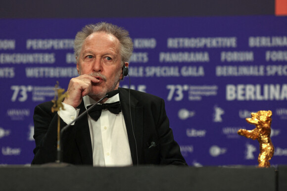 L'Ours d'Or a été décerné à On the Adamant
Le Français Nicolas Philibert reçoit l'Ours d'Or pour son documentaire "Sur l'Adamant" lors du palmarès du 73ème festival international du Film de Berlin (Berlinale), le 25 février 2023. 