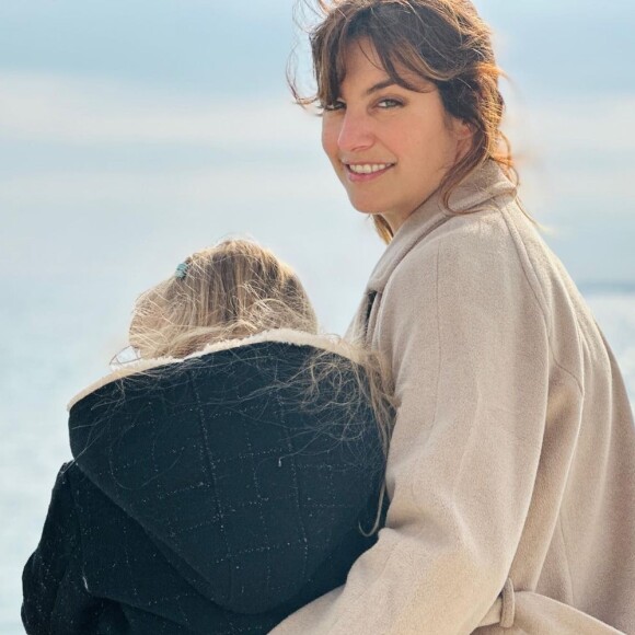 En cette fin février 2023, elle est notamment partie en vacances avec sa fille et son mari Badri.
Laetitia Milot, sa fille Lyana et son mari Badri en vacances à Antibes.