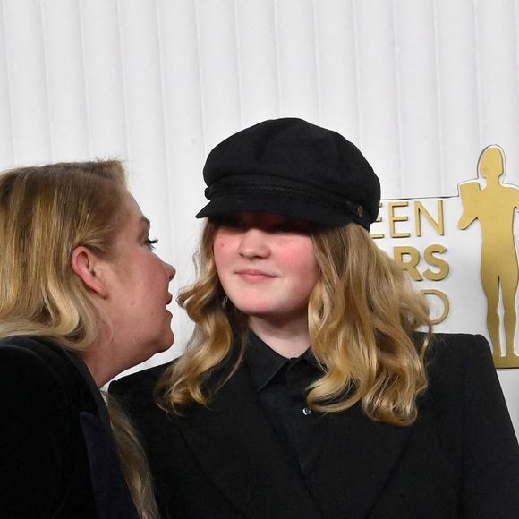 Si elle va moins tourner, elle promet de continuer à faire "une tonne de voix off"
Christina Applegate et sa fille Sadie Grace LeNoble - 29e cérémonie des Screen Actors Guild Awards au Fairmont Century Plaza de Los Angeles. Le 26 février 2023. @ Sthanlee B. Mirador/SPUS/ABACAPRESS.COM