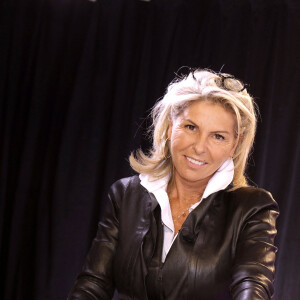 Portrait de Caroline Margeridon en marge de l'enregistrement de l'émission "L'instant de Luxe" à Paris le 29 octobre 2021. © Cédric Perrin / Bestimage