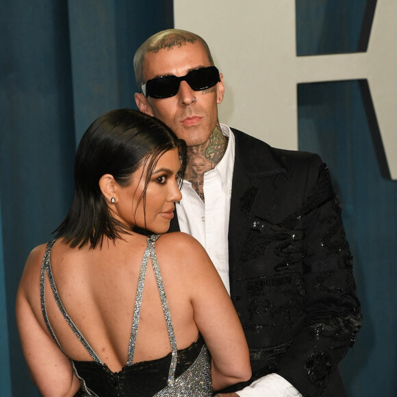 Kourtney Kardashian and Travis Barker au photocall de la soirée "Vanity Fair" lors de la 94ème édition de la cérémonie des Oscars à Los Angeles.