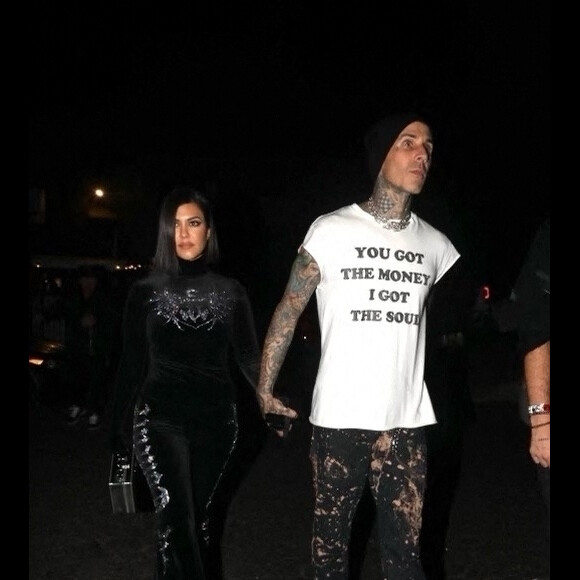 Kourtney Kardashian et son mari Travis Barker à la sortie du club "Roxy" à Los Angeles, le 16 octobre 2022. 