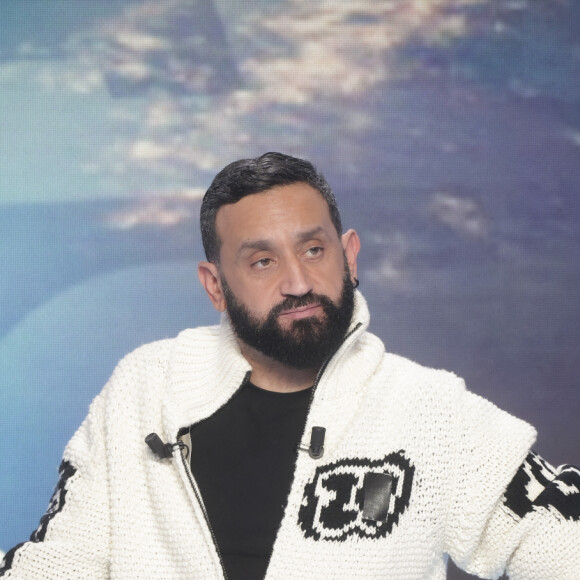 Exclusif - Cyril Hanouna sur le plateau de l'émission Touche pas à mon poste (TPMP) diffusée en direct sur C8 le 13 février 2023. © Jack Tribeca / Bestimage 