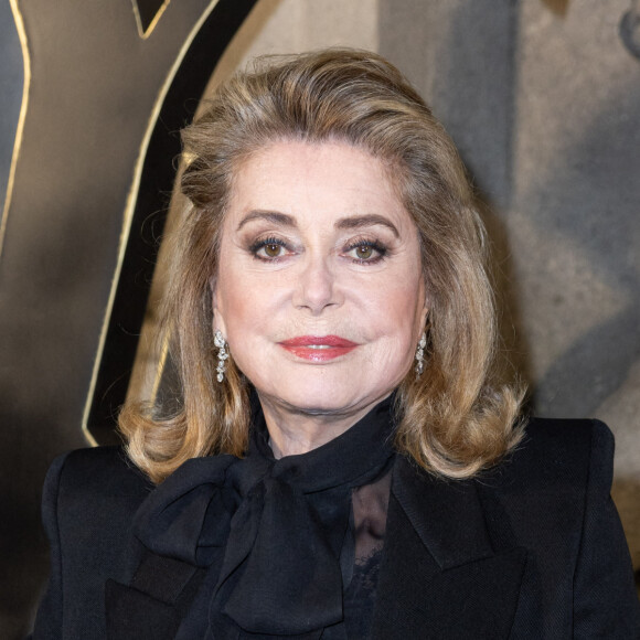 Catherine Deneuve - Photocall du défilé de mode prêt-à-porter automne-hiver 2023/2024 "Saint Laurent" lors de la Fashion Week de Paris. Le 28 février 2023 © Olivier Borde / Bestimage 