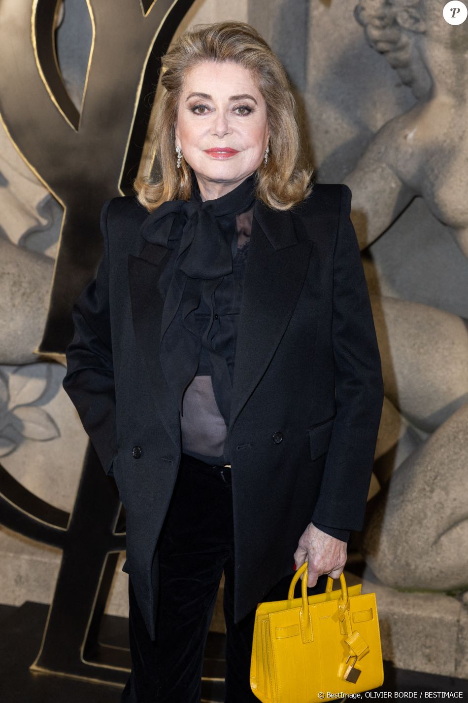 https://static1.purepeople.com/articles/0/50/52/80/@/7367519-catherine-deneuve-photocall-du-defile-950x0-2.jpg