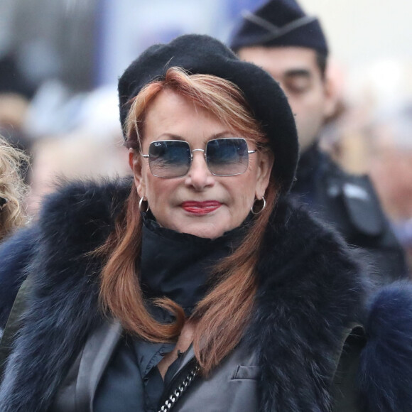 Voilà quelques mois que la France se fait un sang d'encre pour Julie Pietri.
Julie Pietri - Arrivées aux obsèques de Michou en l'église Saint-Jean de Montmartre à Paris.